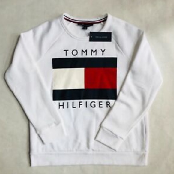 Tommy Hilfiger Sweaters - Tommy Hilfiger crewneck sweatshirt